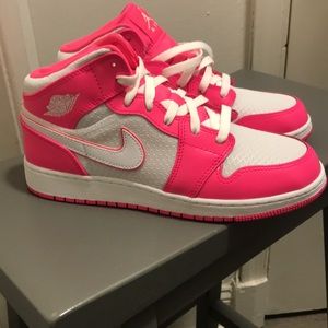 Air Jordan 1 mid hyper pink